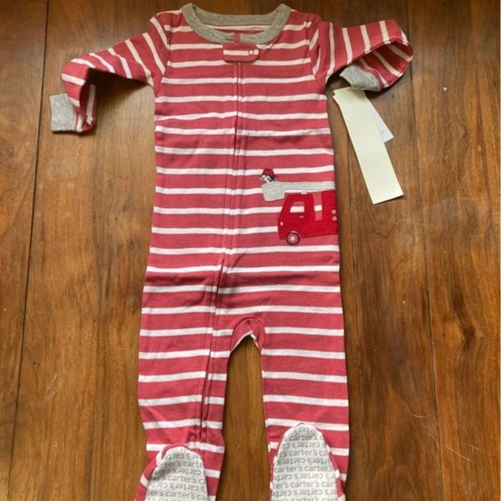 Carter’s 18 month sleeper like new